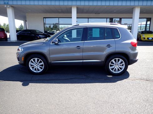 Used 2012 Volkswagen Tiguan SE image 2