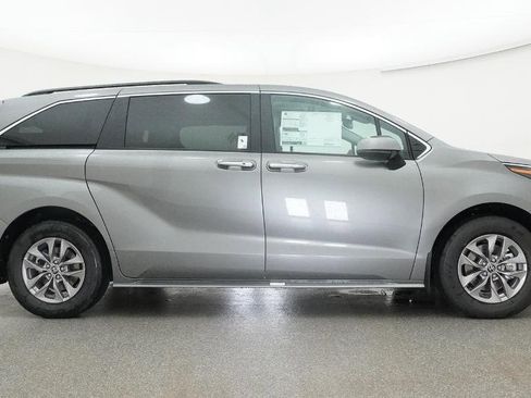 New 2026 Toyota Sienna XLE FWD image 13