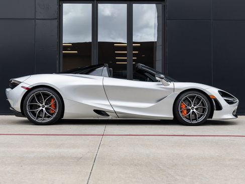 Used 2020 McLaren 720S Spider image 12