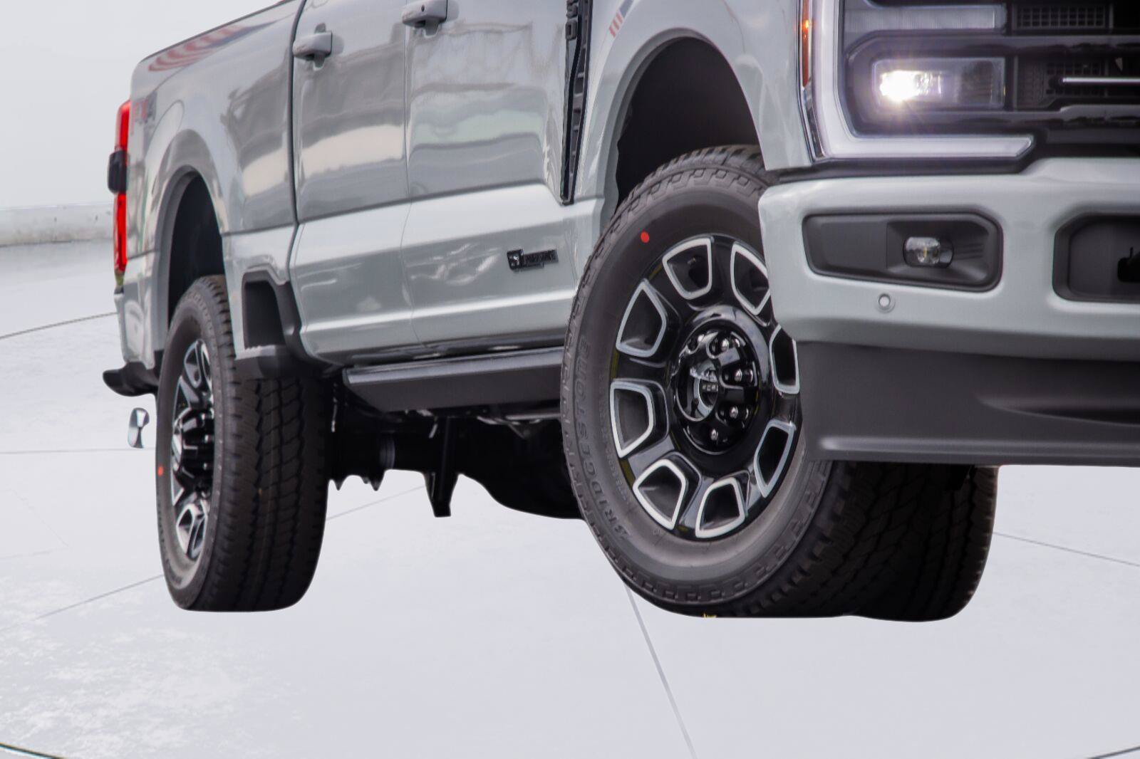 Used 2026 Ford F250 Platinum w/ FX4 Off-Road Package AWD/4WD image 2