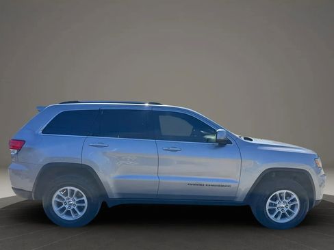 Used 2019 Jeep Grand Cherokee Laredo AWD/4WD image 6