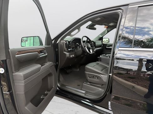 Used 2026 GMC Sierra 1500 SLT AWD/4WD image 12