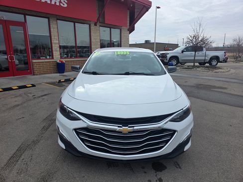 Used 2023 Chevrolet Malibu LS image 2
