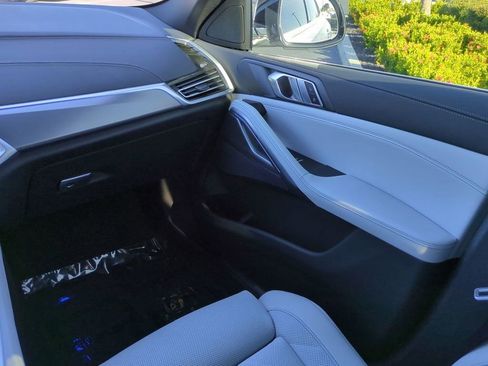 Used 2023 BMW X6 xDrive40i w/ Climate Comfort Package image 17