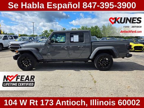 Used 2023 Jeep Gladiator Overland AWD/4WD image 6