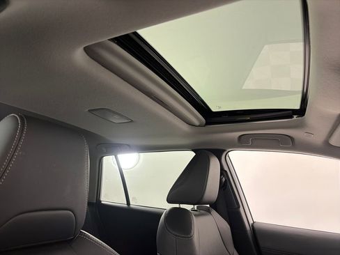 Used 2023 Toyota Corolla Cross XLE w/ Convenience Package image 31