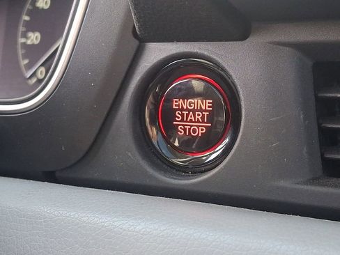 Used 2025 Honda Pilot Touring image 25