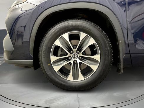 Used 2022 Toyota Highlander XLE image 11