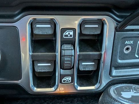 Used 2024 Jeep Wrangler Sahara image 20