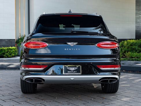 Used 2023 Bentley Bentayga Extended Wheelbase AWD/4WD image 15