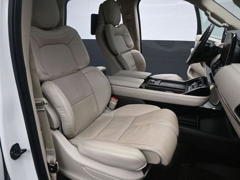 Used 2021 Lincoln Navigator L Reserve w/ Luxury Package image 3