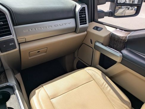 Used 2018 Ford F250 Lariat w/ Chrome Package AWD/4WD image 18