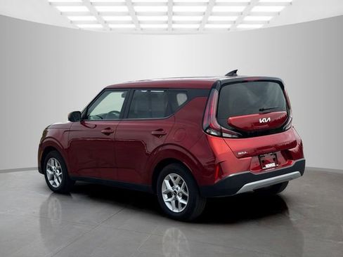 Used 2025 Kia Soul LX w/ LX Technology Package FWD image 5