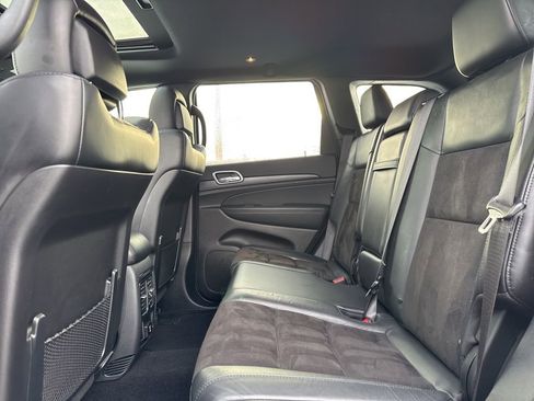 Used 2020 Jeep Grand Cherokee Altitude image 19