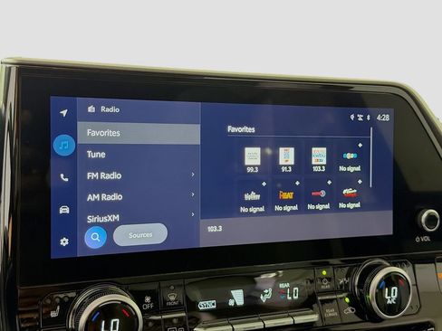 Used 2023 Toyota Highlander Limited image 17