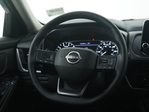 Used 2025 Nissan Rogue SV image 14