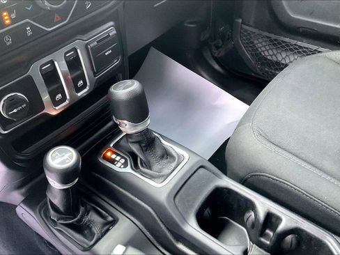 Used 2019 Jeep Wrangler Sport S image 16