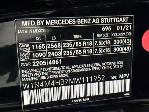 Used 2021 Mercedes-Benz GLB 250 4MATIC w/ Premium Package image 35