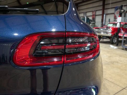 Used 2018 Porsche Macan AWD/4WD image 39