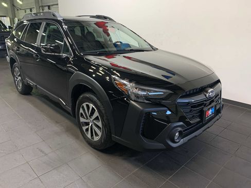 Used 2025 Subaru Outback Premium image 2