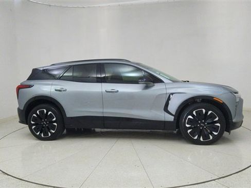 Used 2025 Chevrolet Blazer EV RS image 63