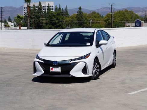 Certified 2022 Toyota Prius Prime LE FWD image 5