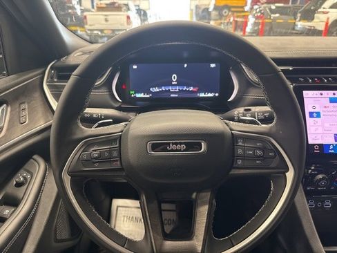 New 2025 Jeep Grand Cherokee Limited w/ Trailer Tow Package image 23