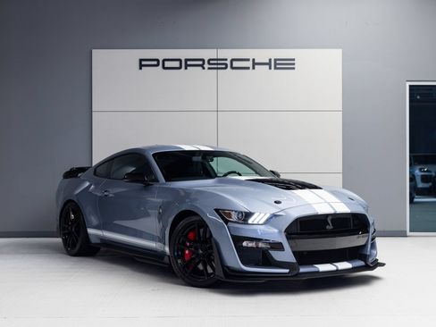 Used 2022 Ford Mustang Shelby GT500 w/ Technology Package RWD image 9