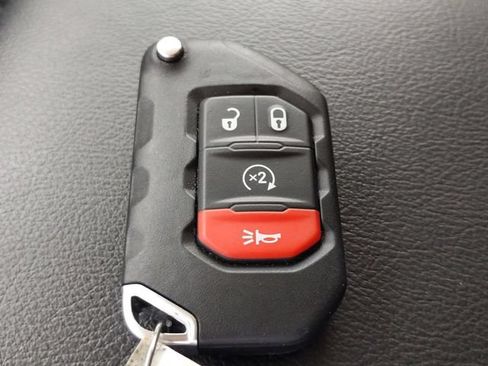 Used 2023 Jeep Gladiator Sport AWD/4WD image 27