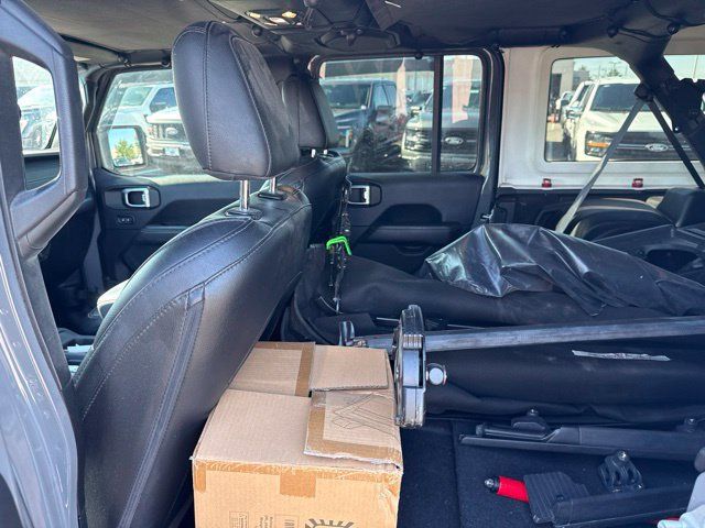 Used 2019 Jeep Wrangler Unlimited Sahara w/ Uconnect 4C Nav & Sound Group AWD/4WD image 18