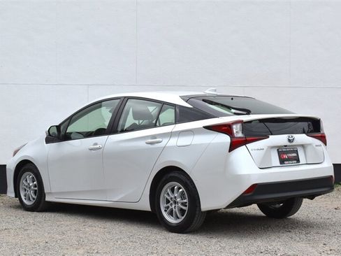 Used 2022 Toyota Prius LE FWD image 2