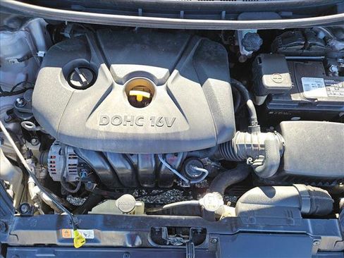 Used 2014 Hyundai Elantra SE image 19