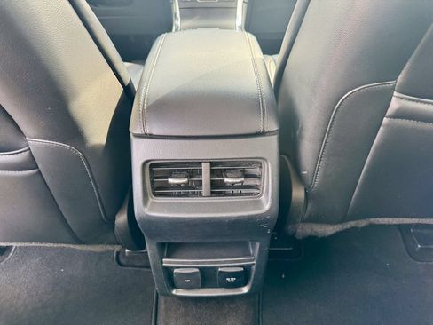 Used 2019 Ford Edge Titanium AWD/4WD image 34