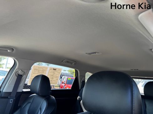 Used 2022 Kia Sorento S image 24