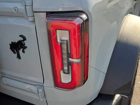 Used 2022 Ford Bronco Wildtrak image 11