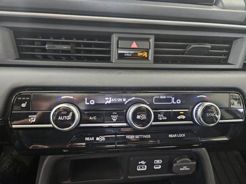 Used 2024 Honda Pilot Touring image 29