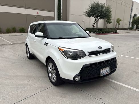 Used 2016 Kia Soul + image 7