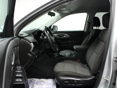 Used 2020 Chevrolet Traverse LT FWD image 12