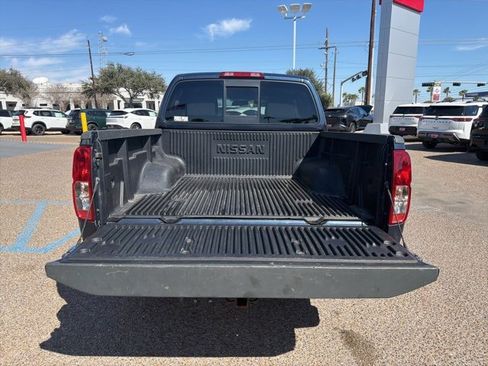 Used 2019 Nissan Frontier SV image 6