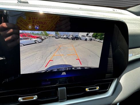 Used 2025 Chevrolet Equinox LT AWD/4WD image 9