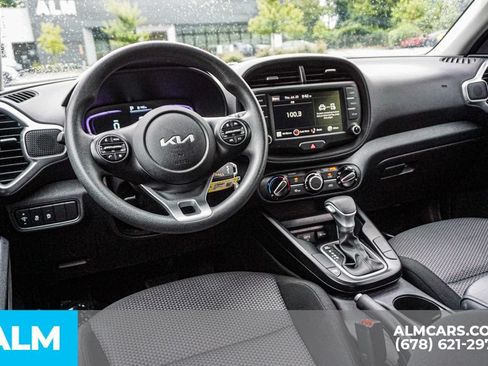 Used 2025 Kia Soul LX w/ LX Technology Package FWD image 27