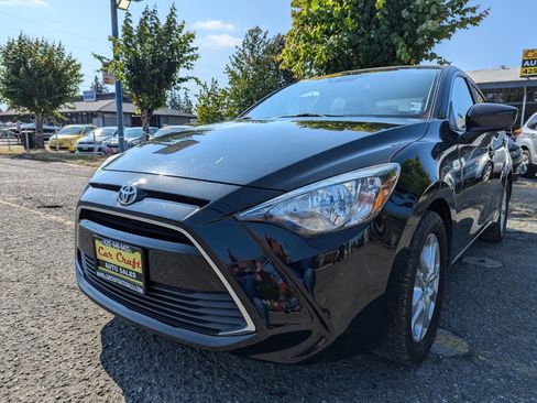 Used 2018 Toyota Yaris iA image 2