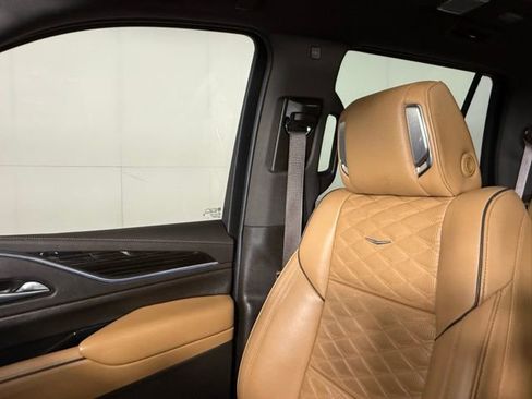 Certified 2023 Cadillac Escalade Sport w/ LPO, ONYX Package image 14