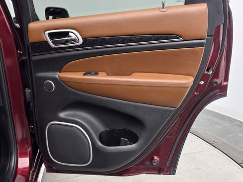 Used 2018 Jeep Grand Cherokee Summit w/ Platinum Series Group image 39