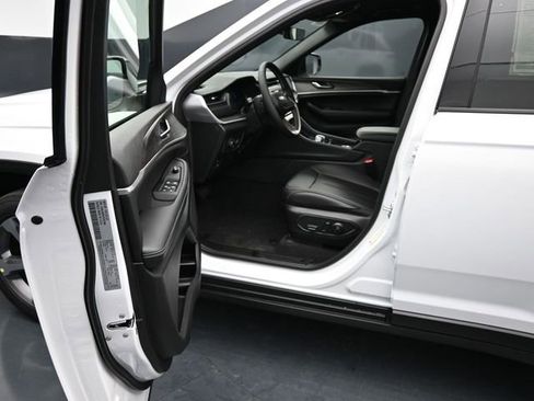 New 2026 Jeep Grand Cherokee Limited image 11