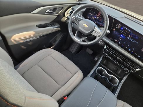 Used 2026 Chevrolet Traverse LT FWD image 19