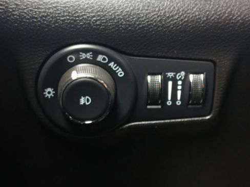 Used 2022 Jeep Compass Latitude AWD/4WD image 12