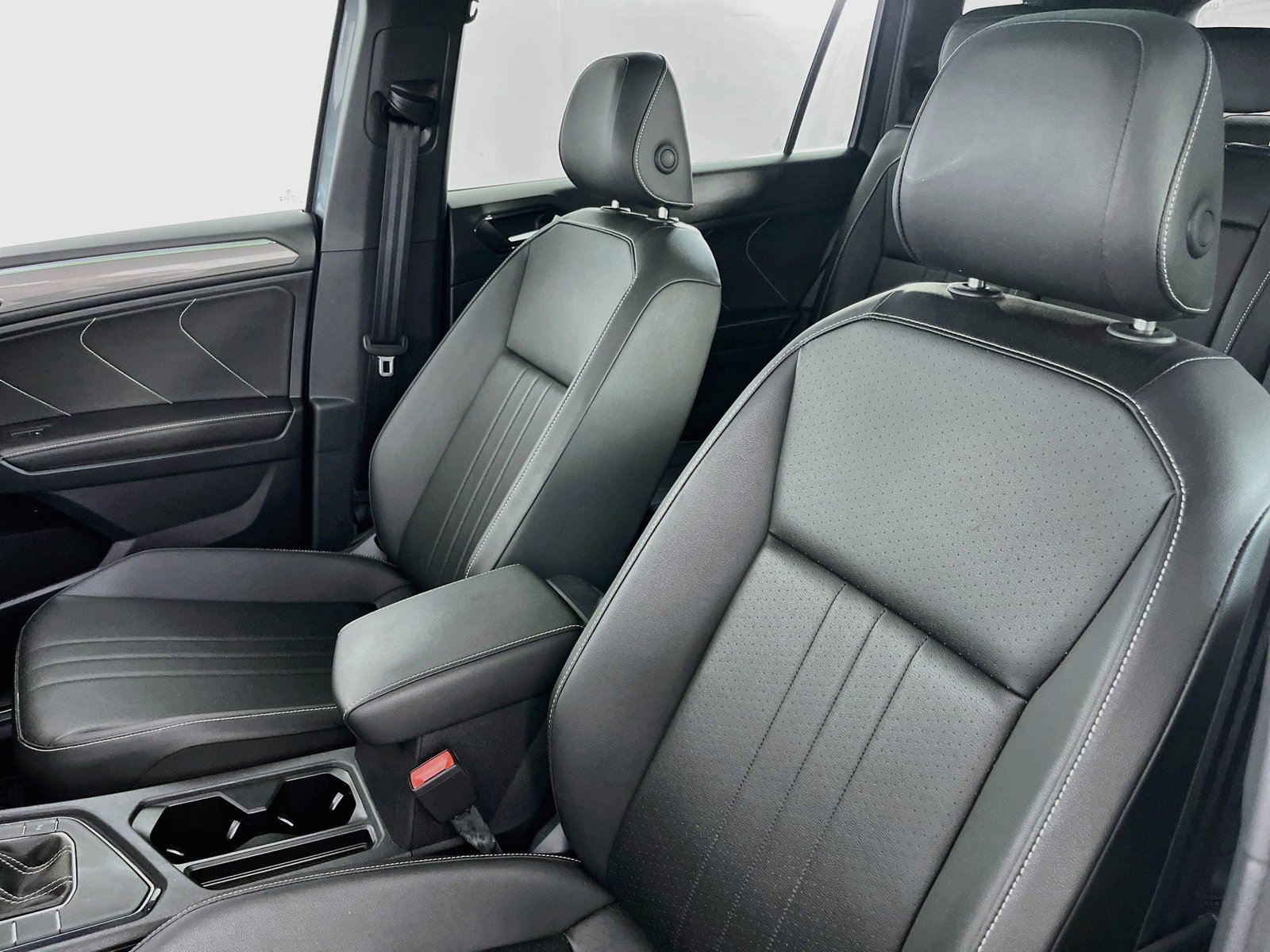 Used 2024 Volkswagen Tiguan SE R-Line FWD image 27