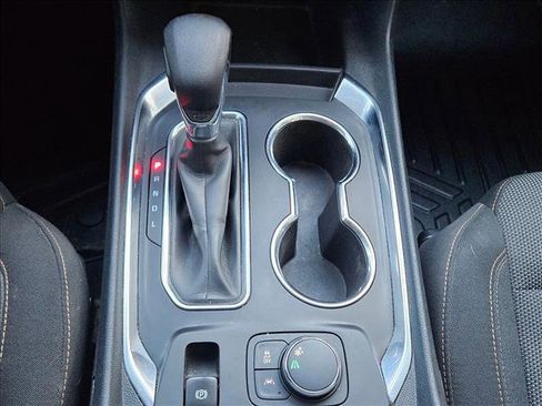 Used 2021 Chevrolet Traverse LT image 12