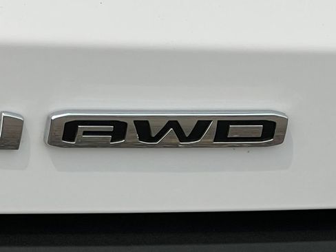 Used 2025 GMC Terrain Elevation w/ Elevation Premium Package AWD/4WD image 10